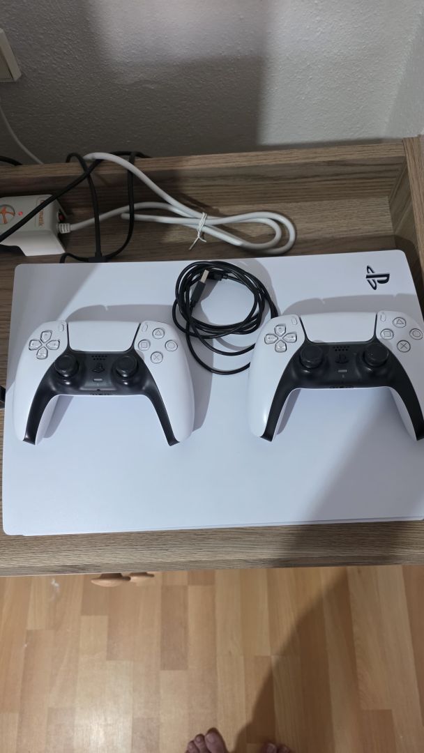 Ps 5, 2 TB dahili depolama alanı, 2 adet kol