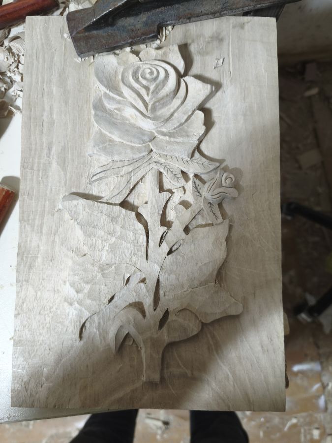 Ceviz Äğacidan Ahşap Oyma Gül Deseni