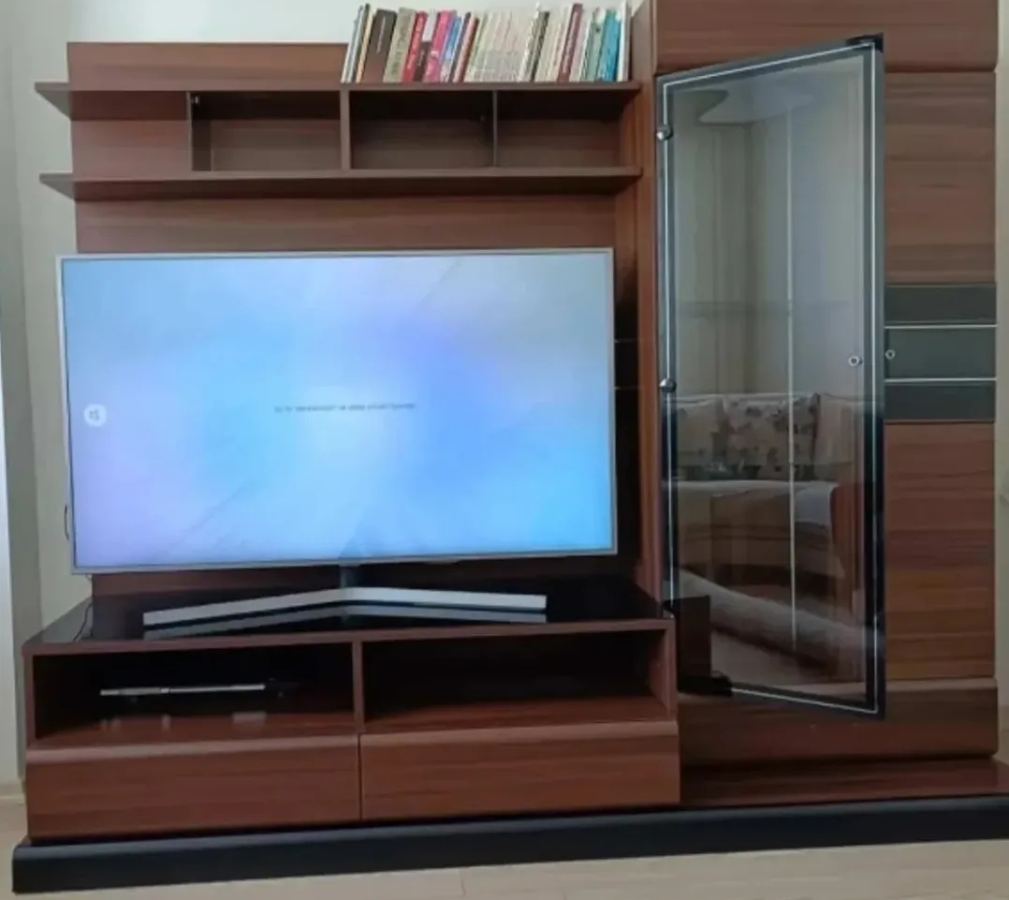tv ünitesi, kitaplık ve  ledli vitrin