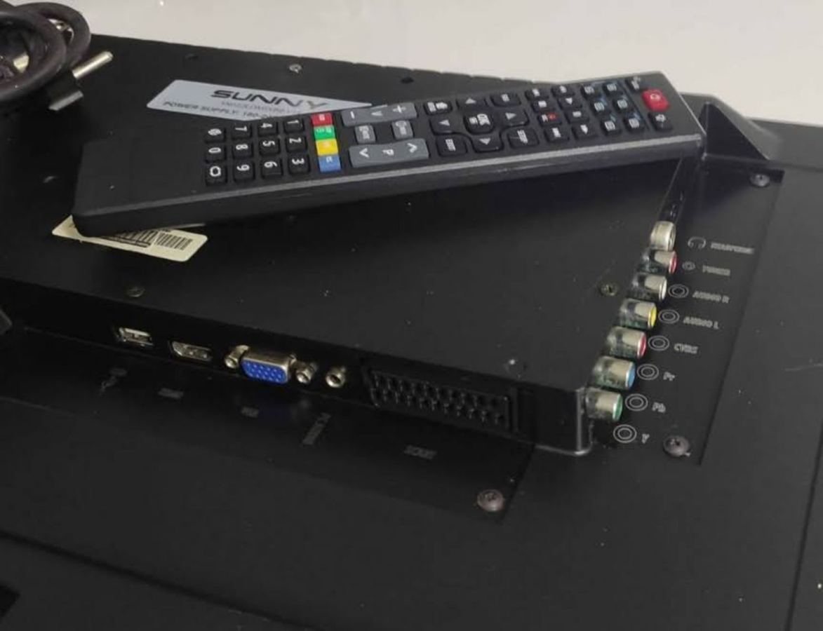 22 İnç 55 Ekran LED TV Kumanda Aparatlı İyi Durumda