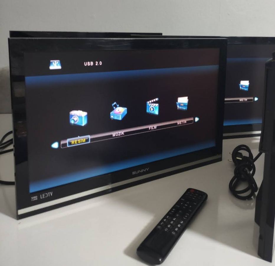 22 İnç 55 Ekran LED TV Kumanda Aparatlı İyi Durumda