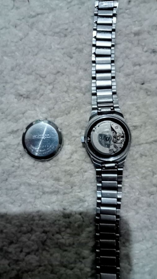 Seiko5 bayan kol saati otomatik full orjinal full  fosforlu çalışıyor duruyor bazen