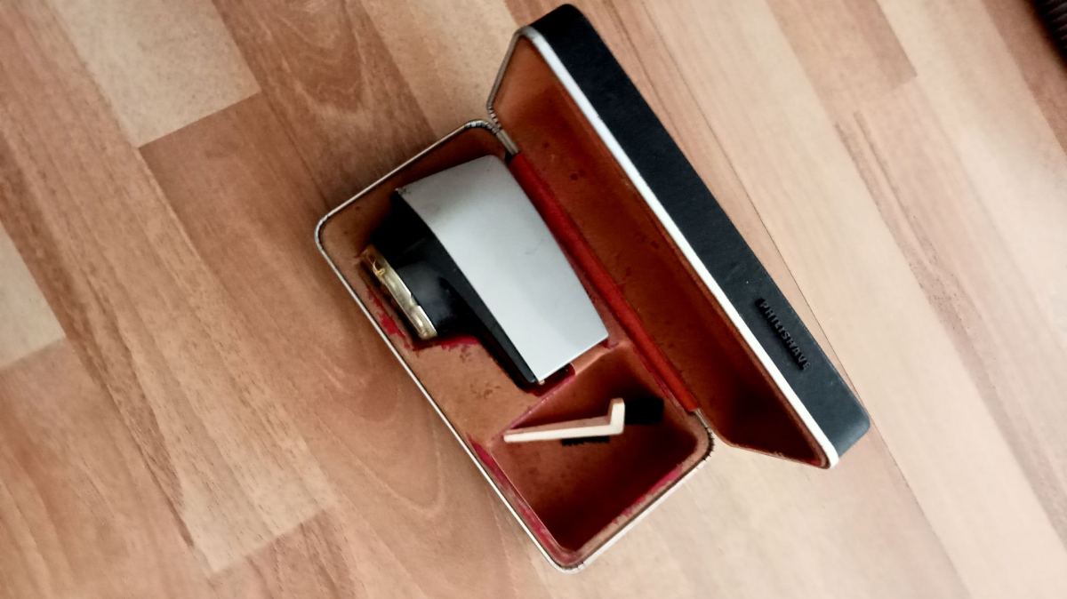 Philipshave orjinal tıraş Makinesi kablolu elektrikli çalışır durumdadır.