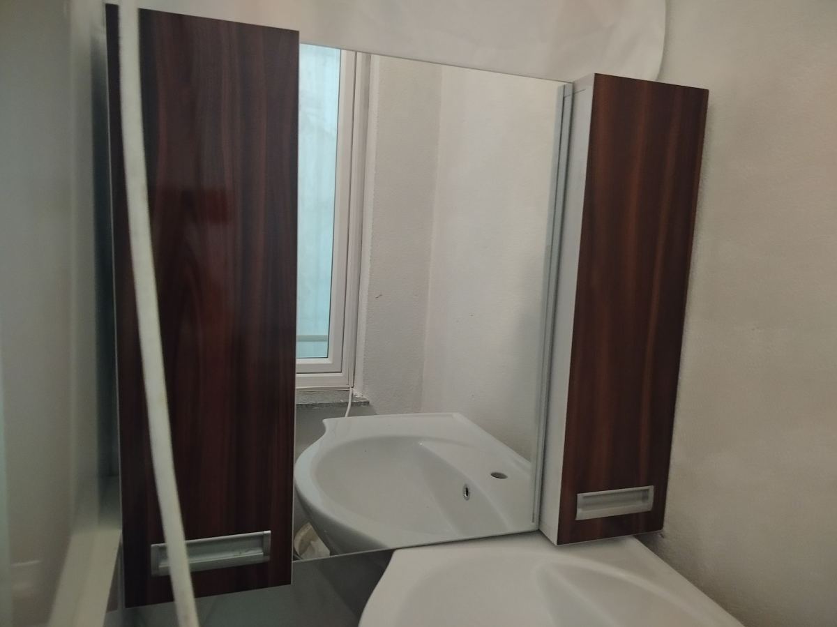 Lavabo Dolap ve Aynalı Üst Dolap Takımı İyi Durumda
