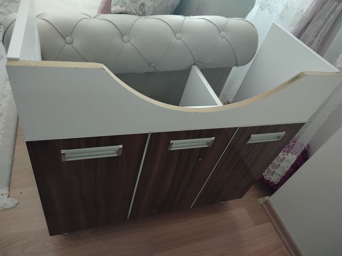 Lavabo Dolap ve Aynalı Üst Dolap Takımı İyi Durumda