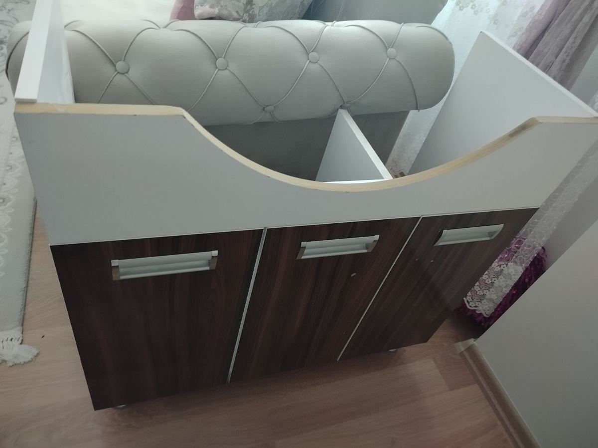 Lavabo Dolap ve Aynalı Üst Dolap Takımı İyi Durumda
