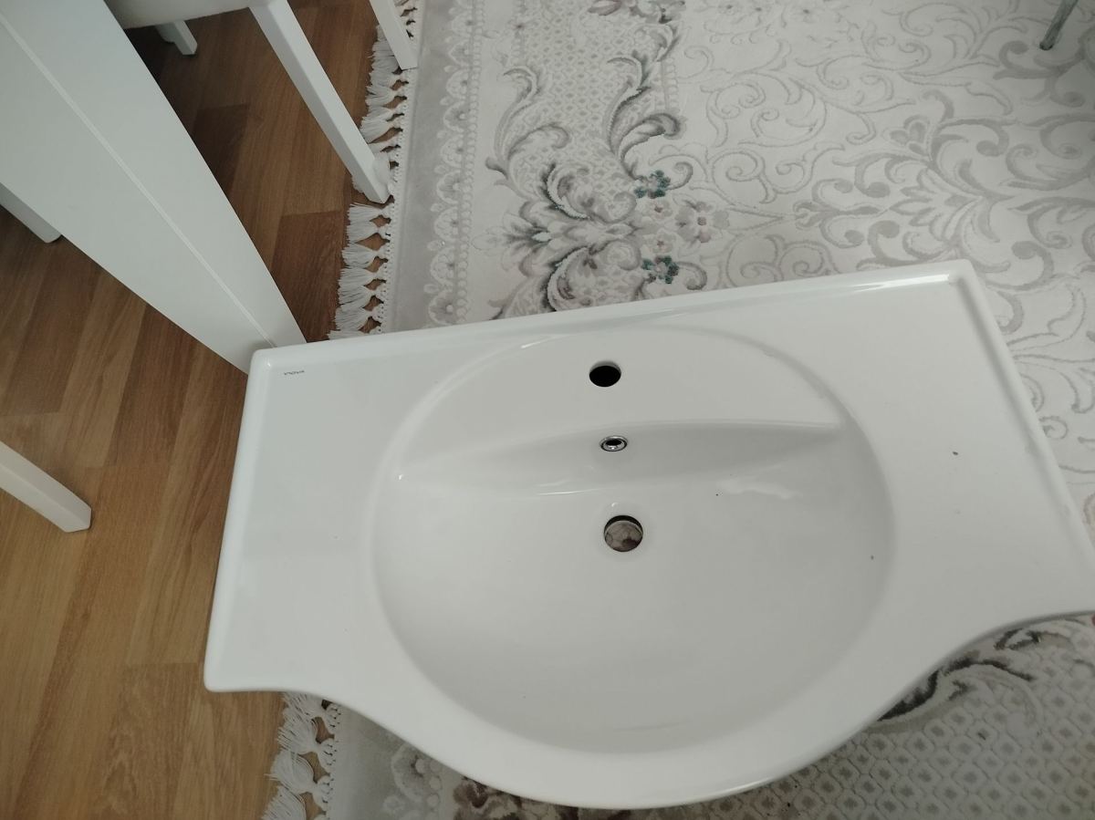 Lavabo Dolap ve Aynalı Üst Dolap Takımı İyi Durumda