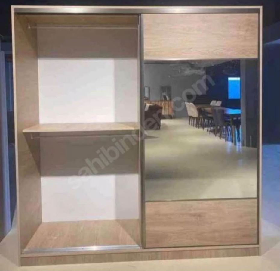 Elbise Dolabı Sürgülü İki Kapaklı İyi Durumda