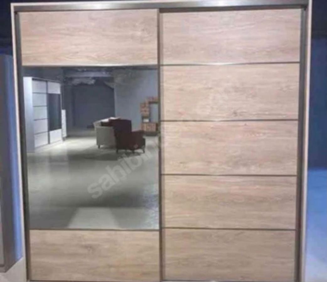 Elbise Dolabı Sürgülü İki Kapaklı İyi Durumda