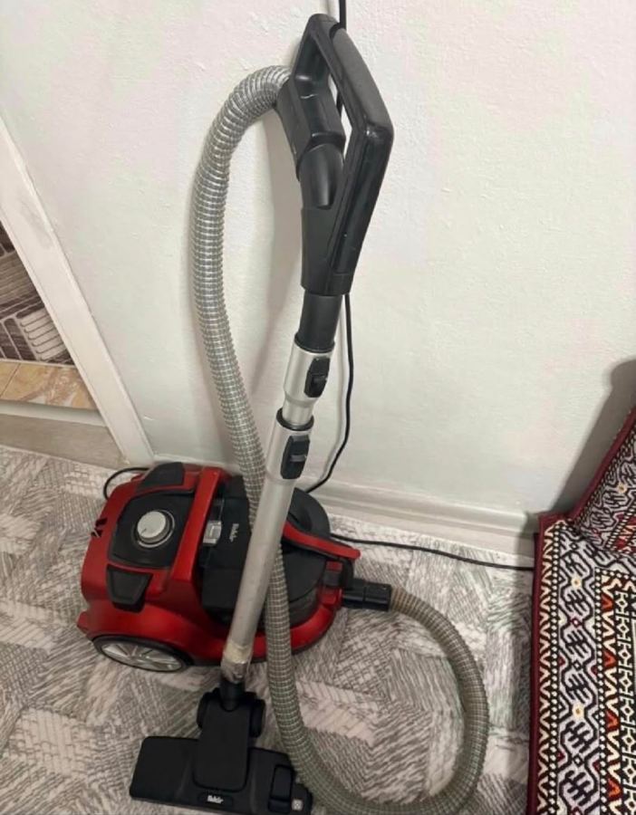 İki Adet Elektrikli Süpürge İyi Durumda